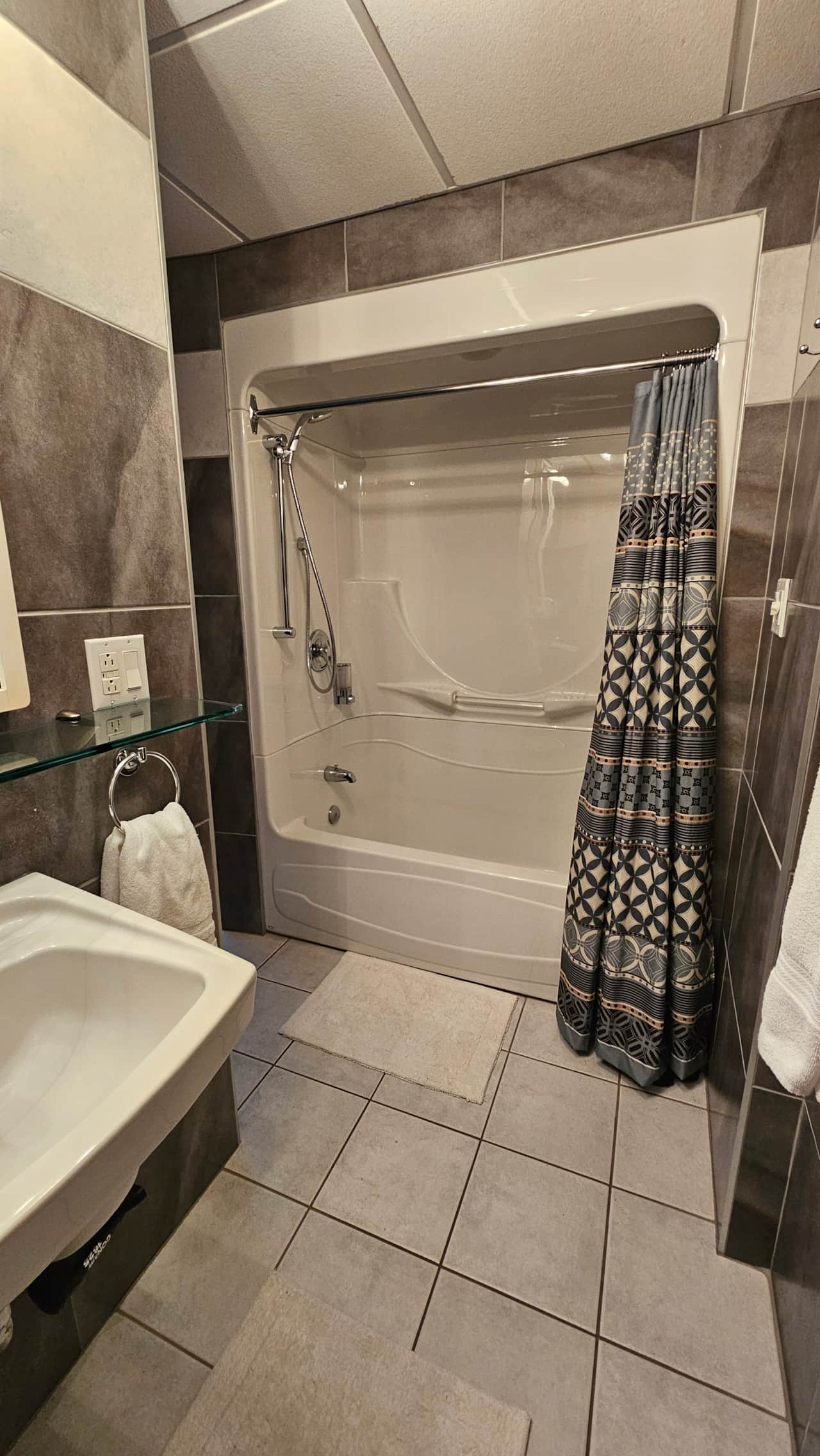 Baignoire_Loft_Gîte au Ptit Manoir Jonquière