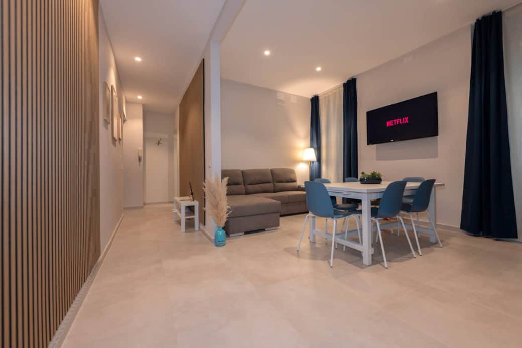 Divano letto matrimoniale in salone: comfort extra per gruppi fino a 8 persone a Civitavecchia.