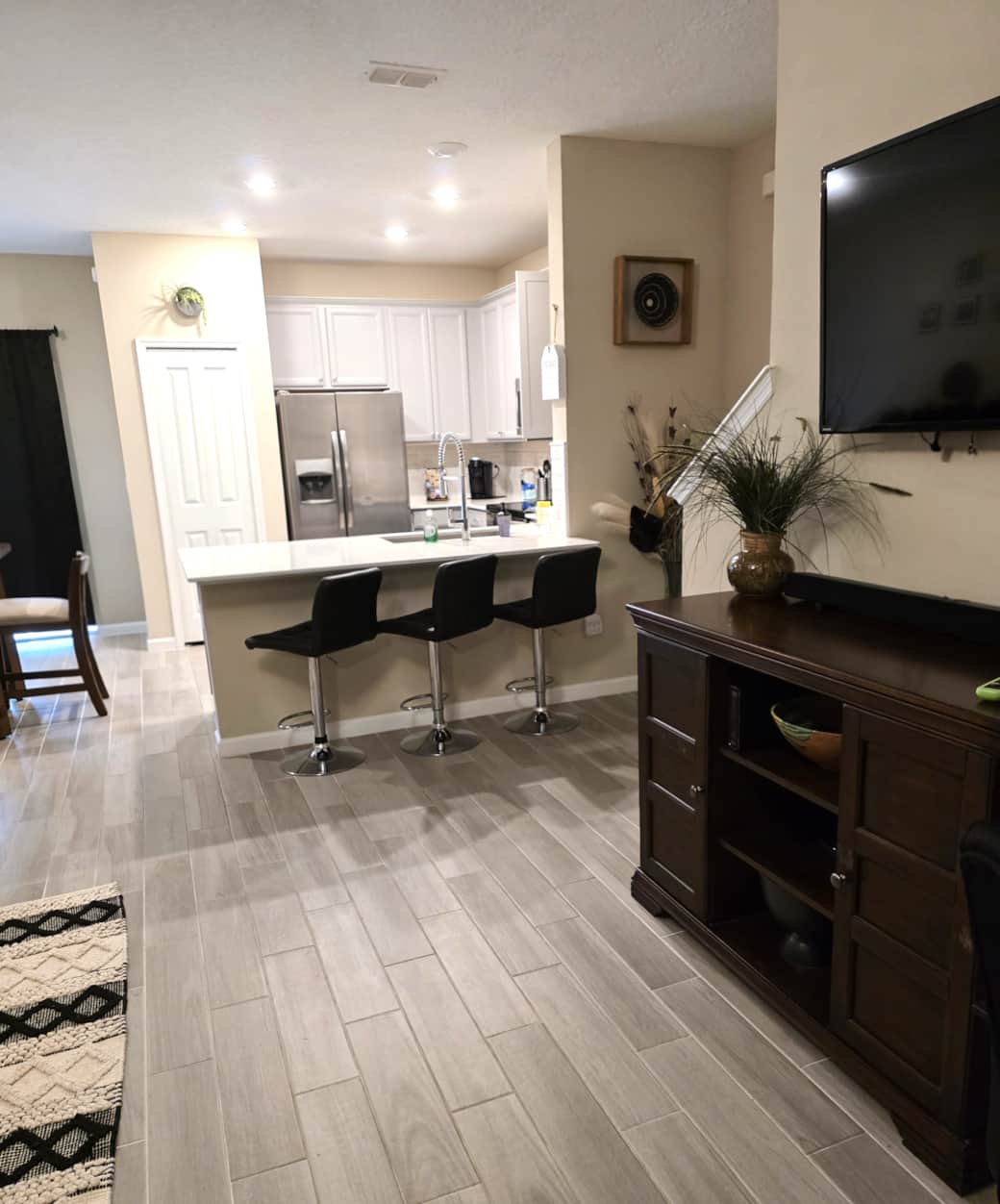 Spacious kitchen and dining area