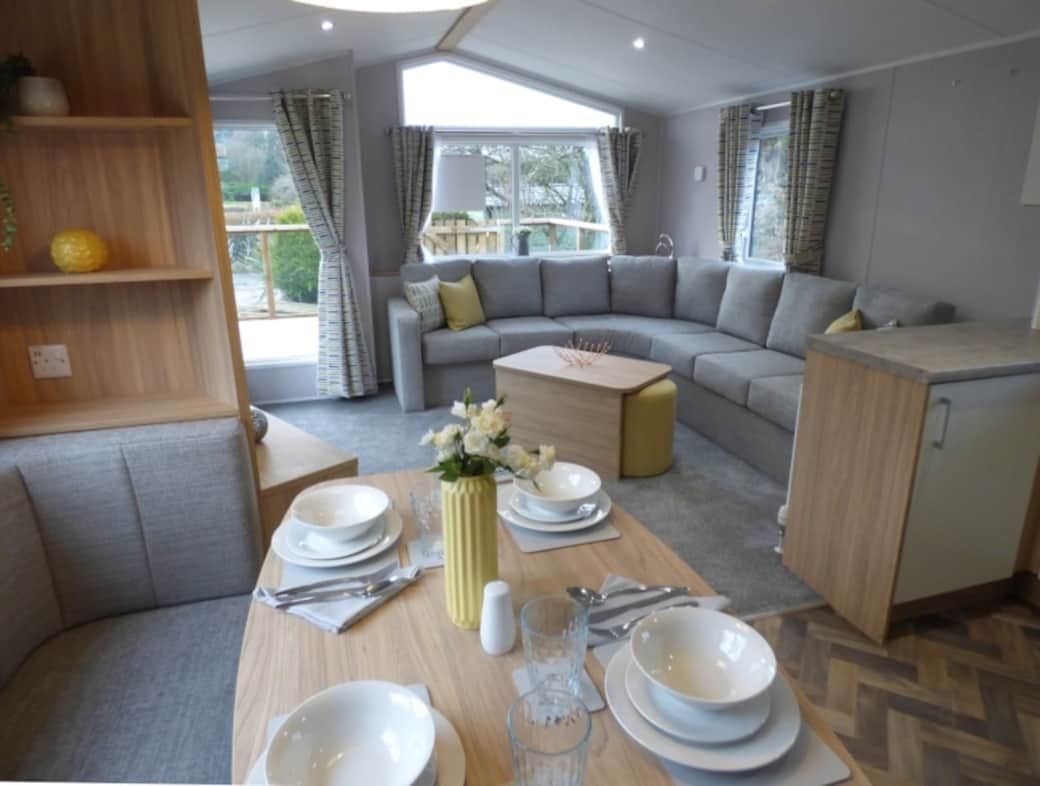 Open plan lounge and dining 