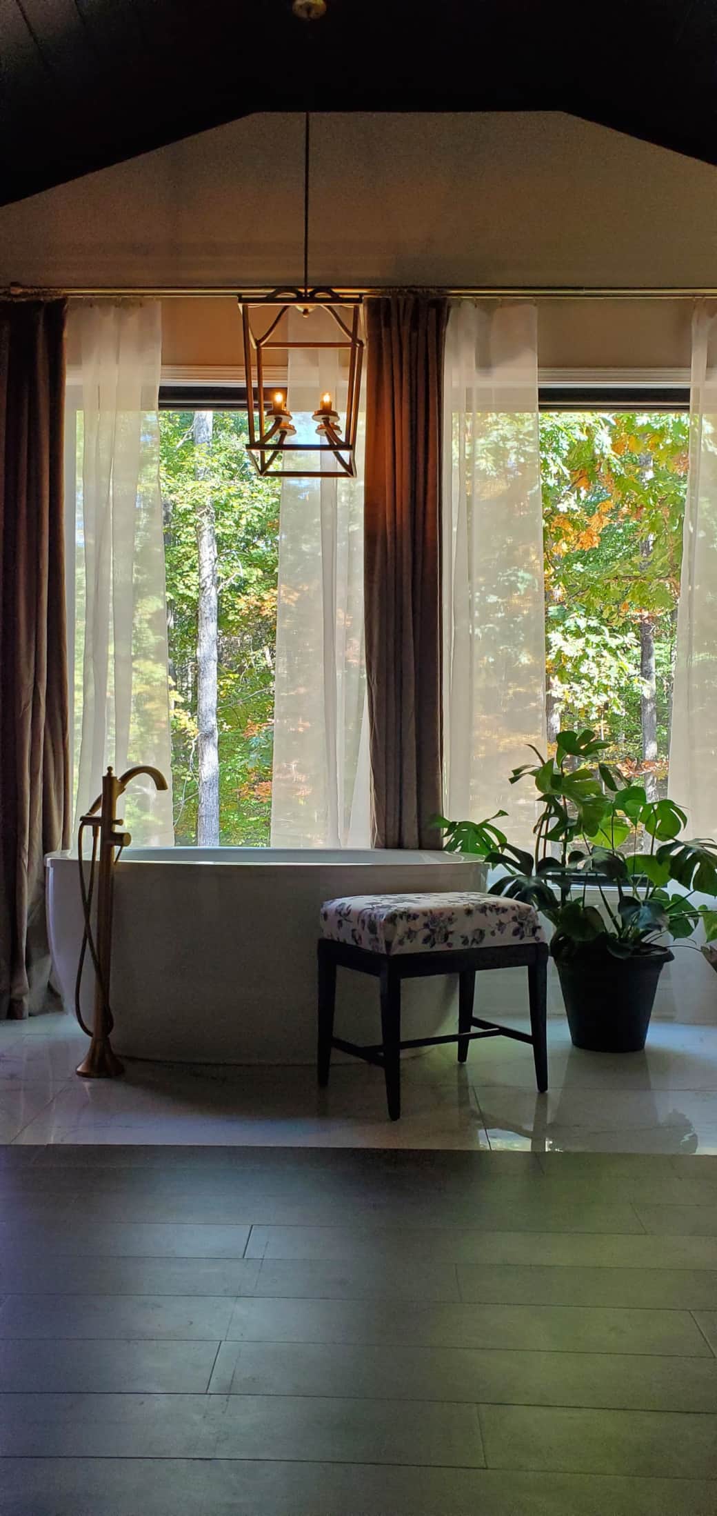 North Suite Tub