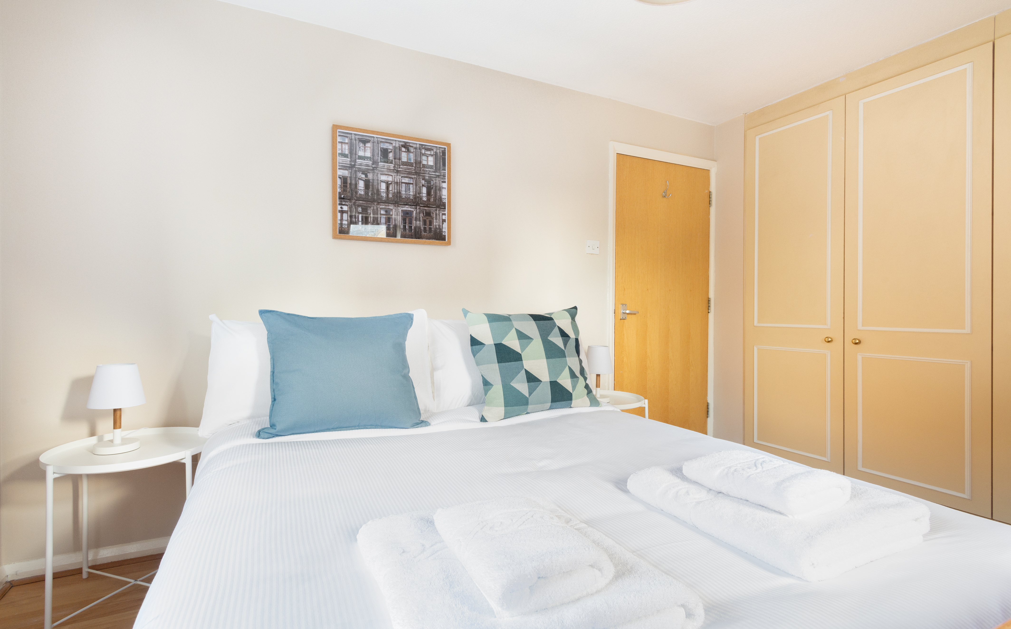 Wapping - Tobacco Docks - Modern Flat