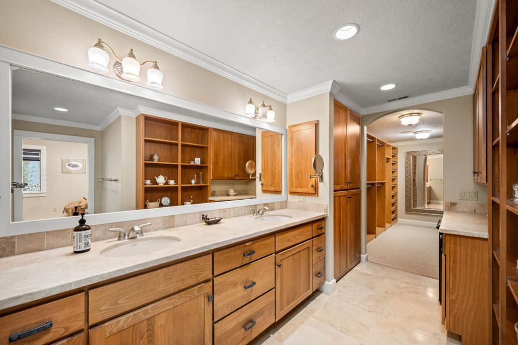 Master Bathrrom double vanity walk-in closet