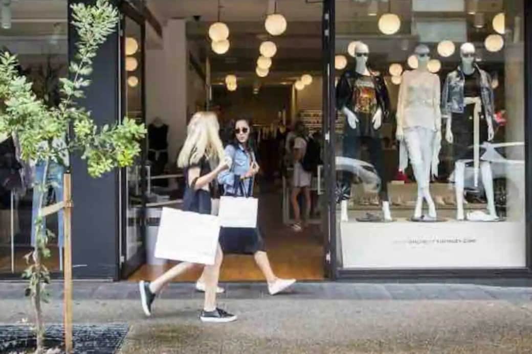 Experience the ultimate shopping spree with a fantastic selection of options anf your door step. From designer boutiques to casual and surf wear stores, you'll find an array of shopping delights to explore. 