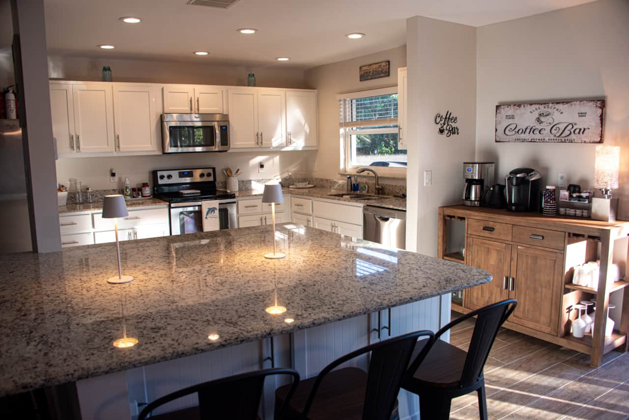 Kitchen Island seats 6