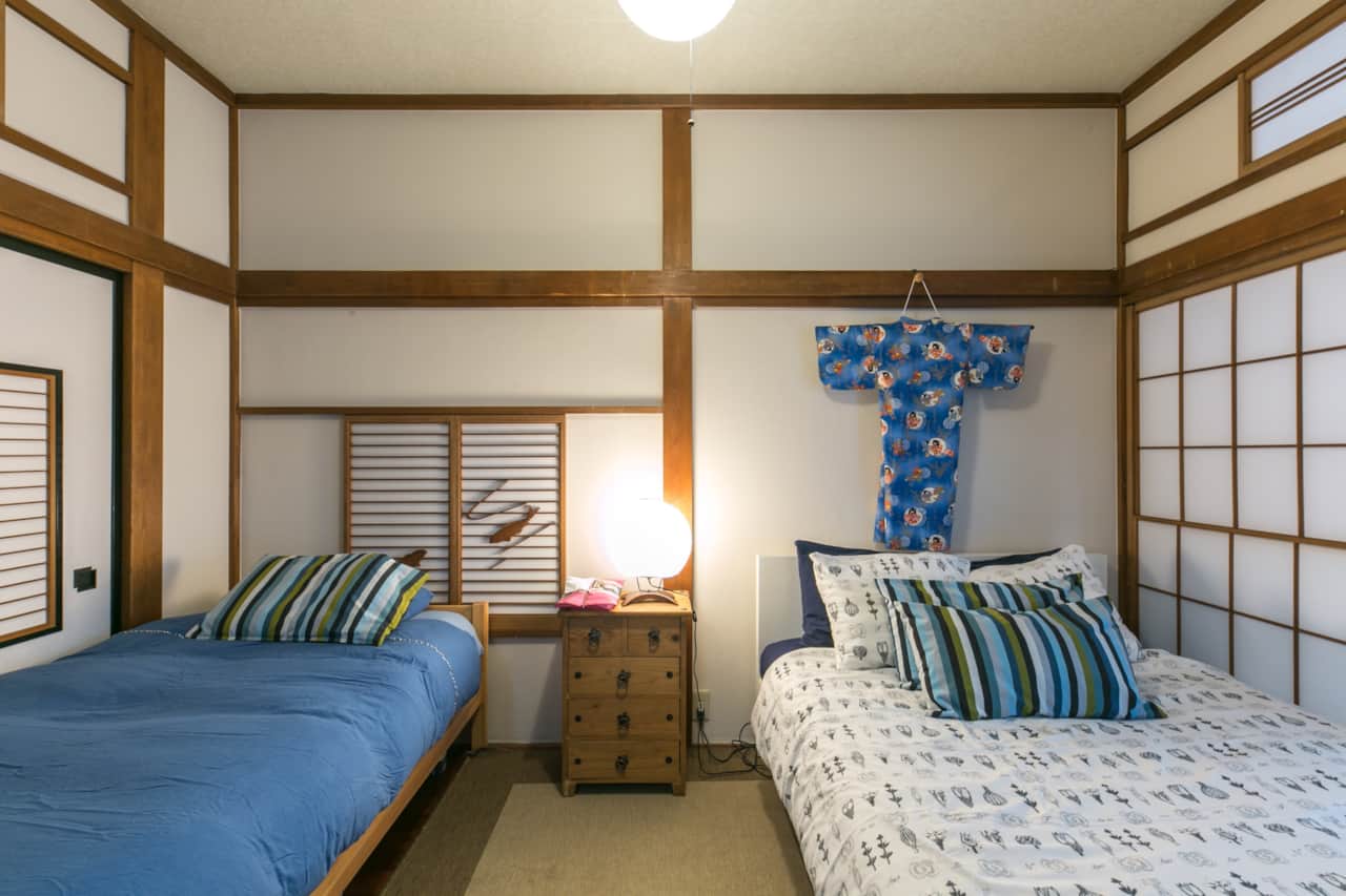 Cosy tatami-style bedroom with twin beds and soft lighting