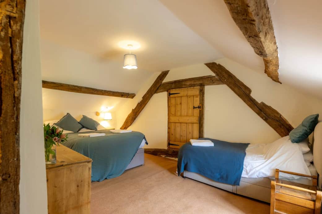 Bedroom 2 (King Bed and single Bed)