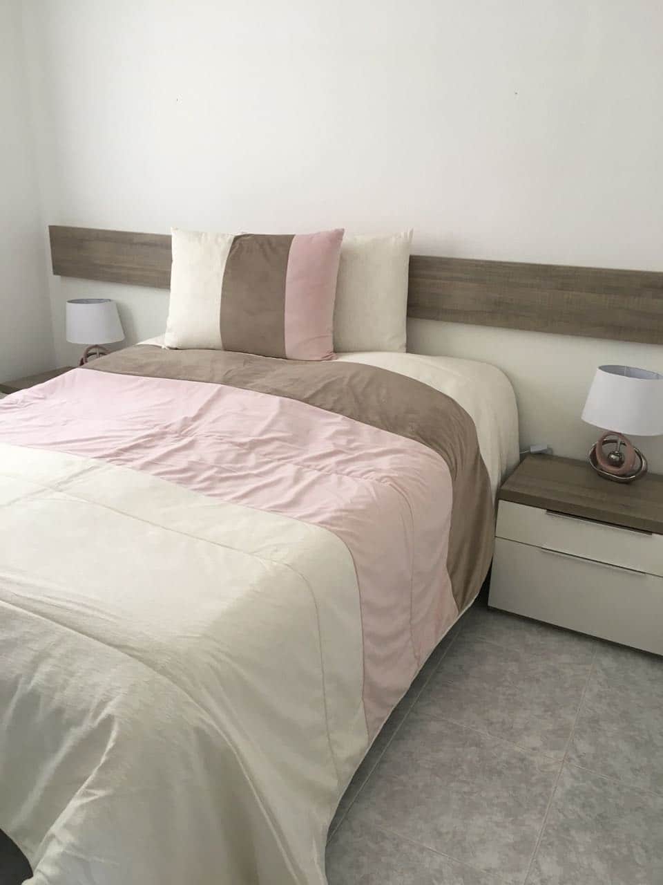 Schlafzimmer 1