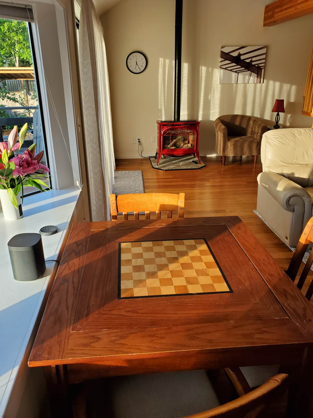 Game table with Sonos speakers to listen to music