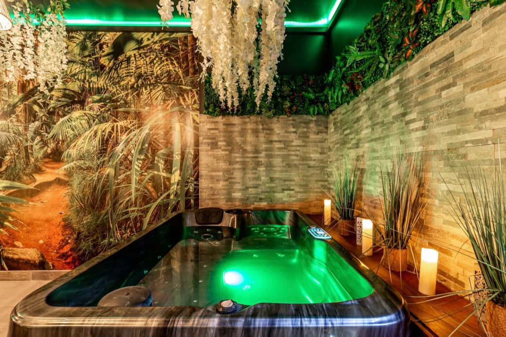 Spa Jacuzzi privatif dans la chambre 