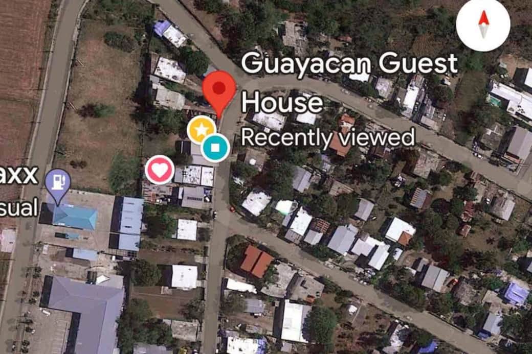 Just a short walk from restaurants, bakery, boardwalk, water sport rentals and tours to nearby keys & bioluminescent bay. Our complex runs on solar energy and a 1-week water cistern, offerings comfort and sustainability throughout your stay.