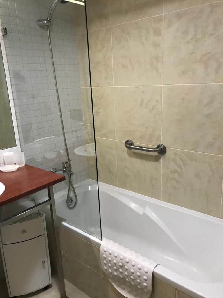 https://l.icdbcdn.com/oh/450c67a4-3b98-404e-aba7-1a73edc6258b.jpg?w=2080-14