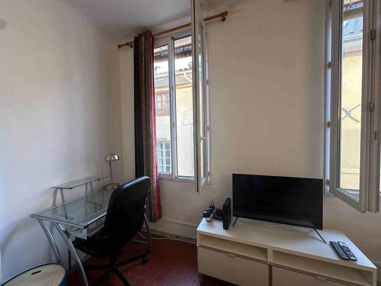 salon, TV, bureau, 