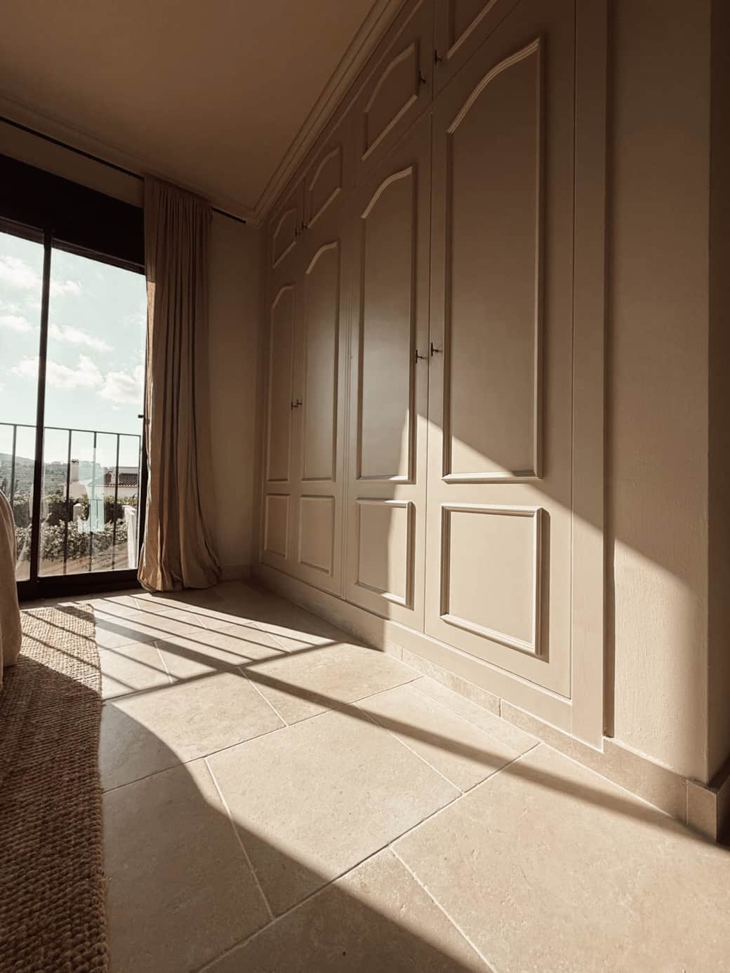 Ruime ingebouwde kledingkasten