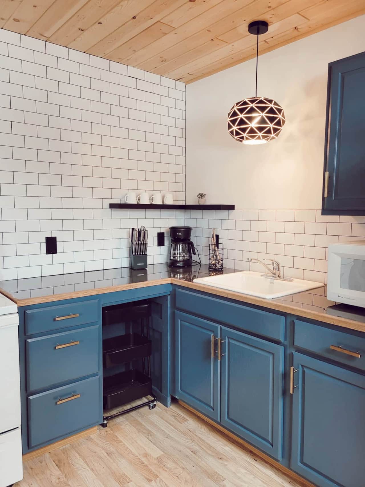 Cabin 4 | Kitchen