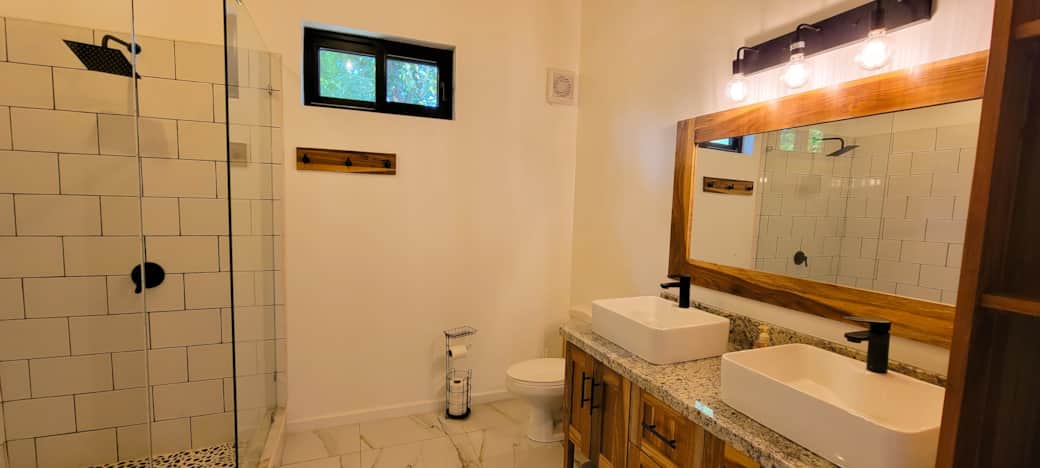 Bathroom casita 1 Bathroom casita 1