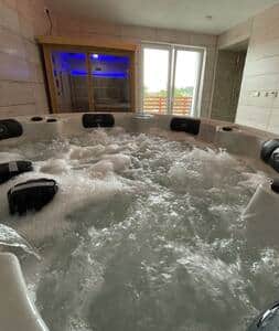 Wellness - Whirlpool und Infrarotsauna