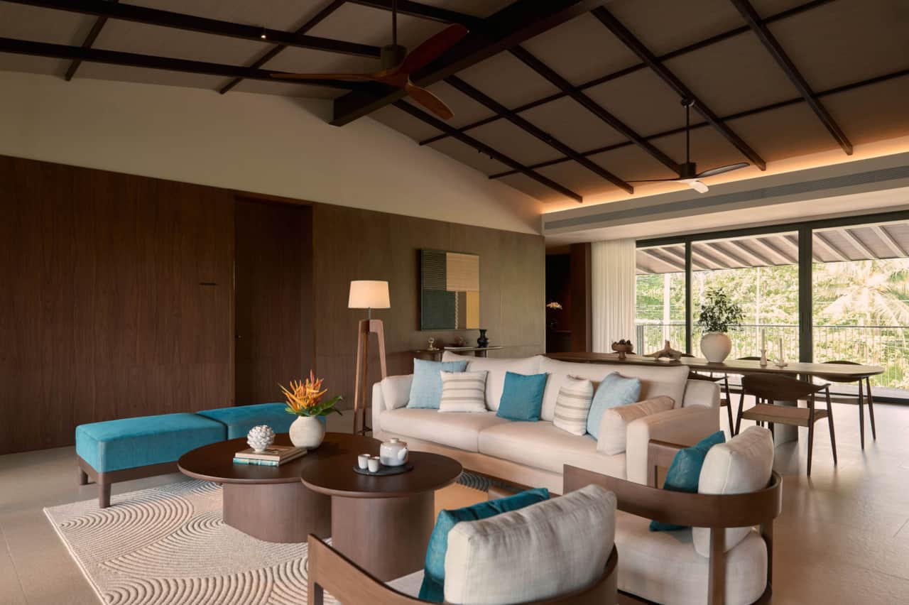 Star King Suite - Living & Pantry Area