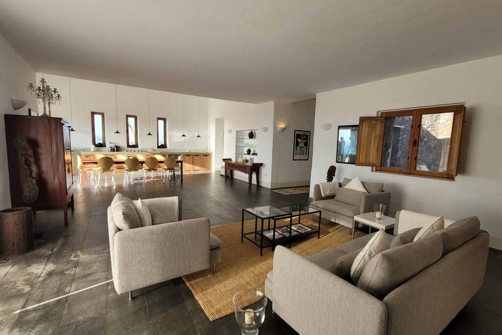 spacious and bright living room and fully equipped d kitchen on the first floor