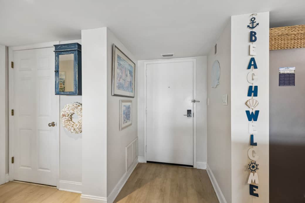 C121 Surf & Racquet - Entry Way C121 Surf & Racquet - Entry Way