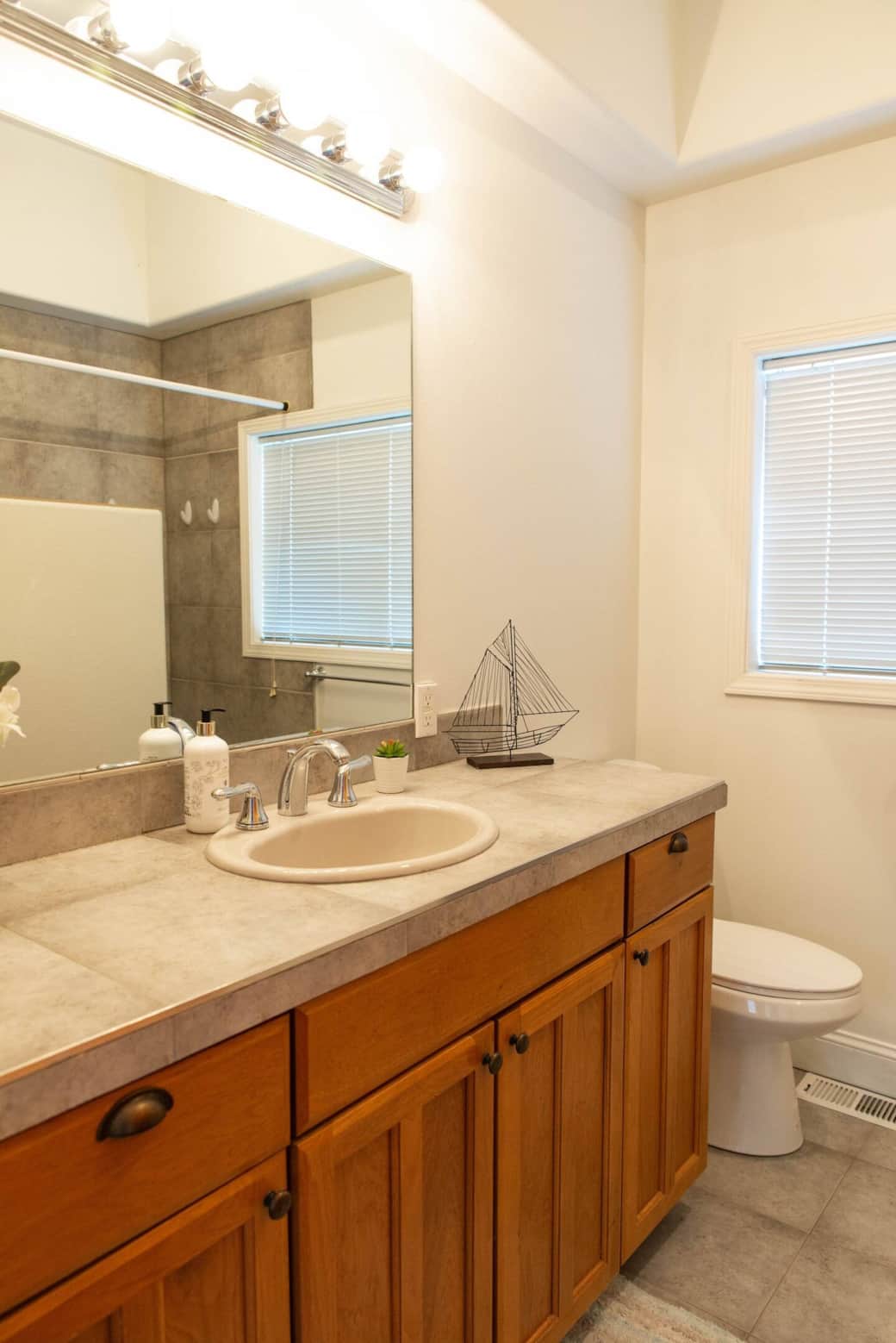 Upper level bathroom