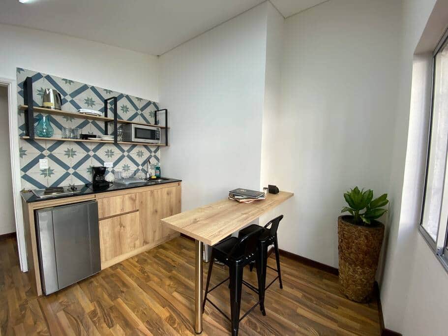 Habitación con cocineta Medellín Aguacatala 105