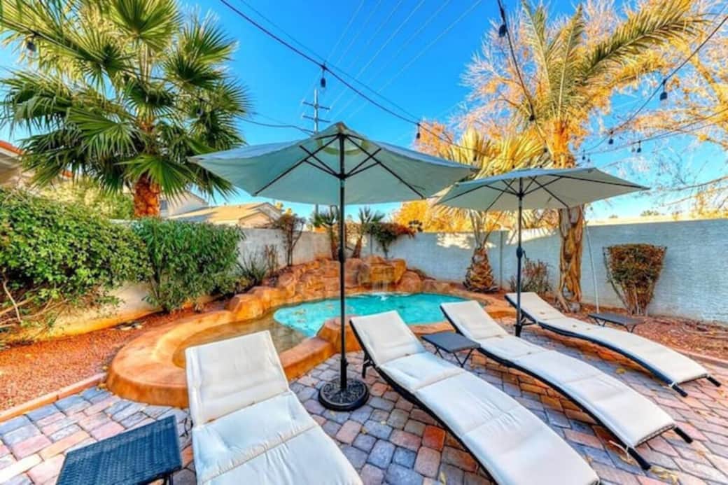 Pool Area / Sun Lounge Overview