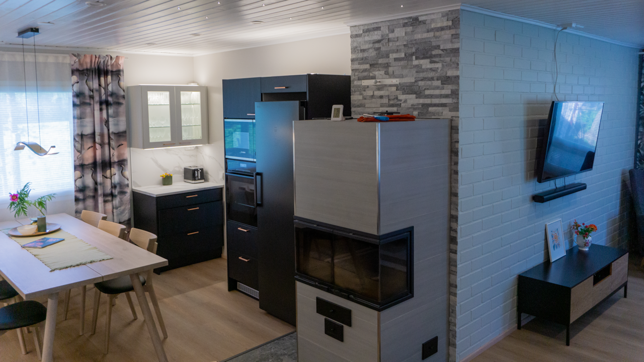 Villa Starflower kitchen, fireplace, living room, TV