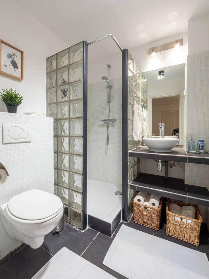 Full bathroom