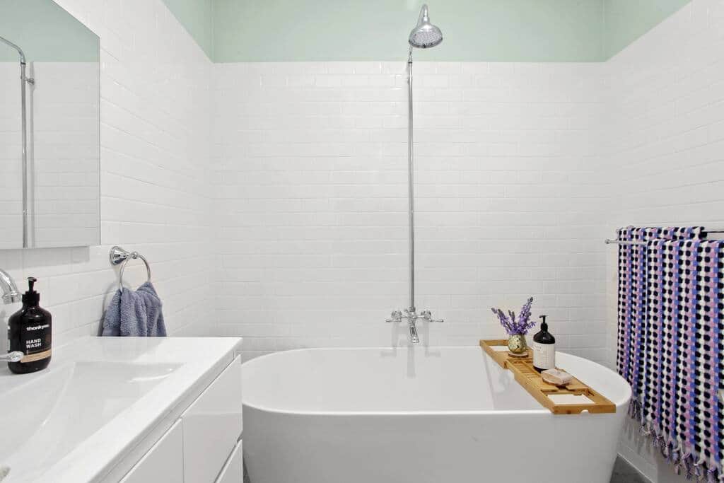 Main bathroom 