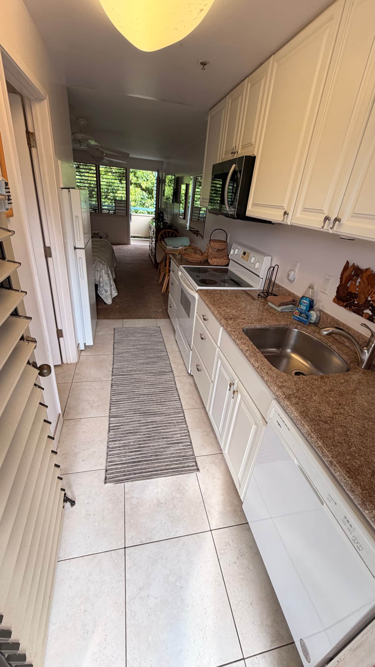 Entry / Kitchen