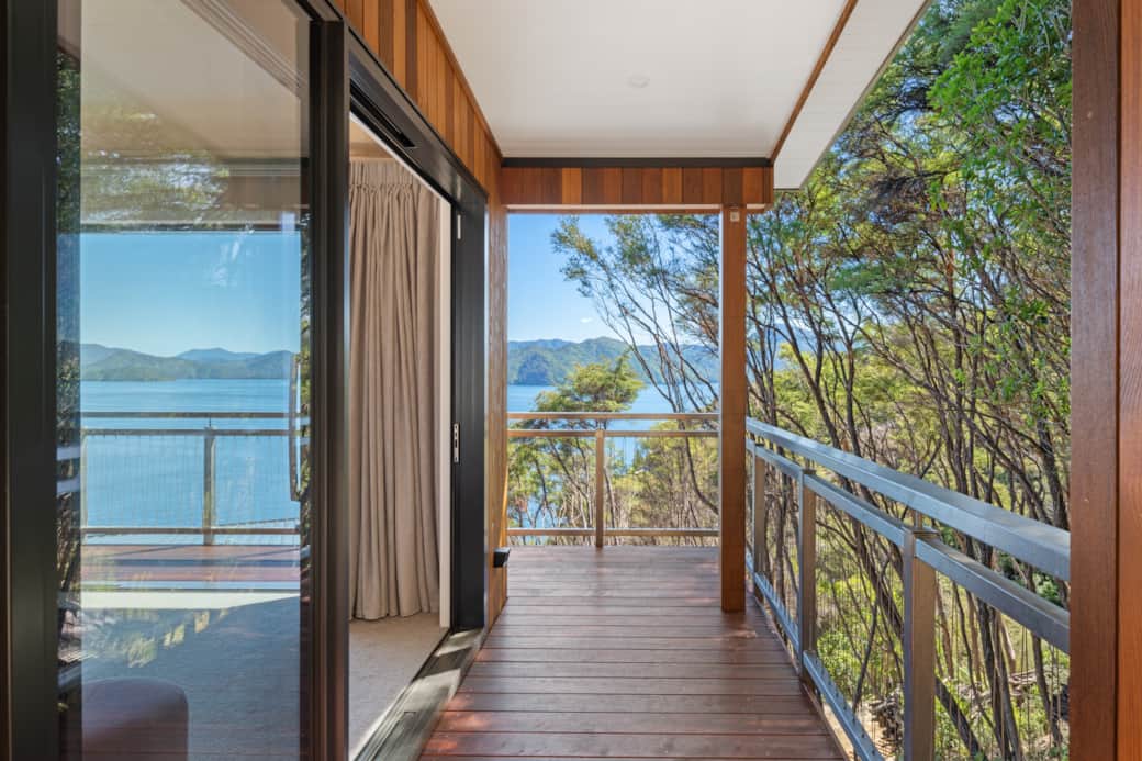 Sounds View Cabin Entrance Deck