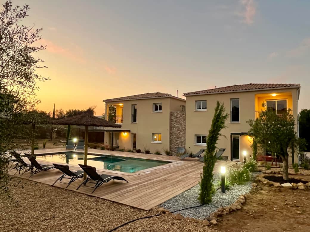Le Clos de L'Oliveraie - 4 apartments with swimming pool and garden near Uzès 
