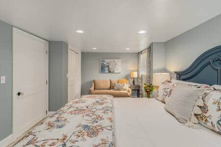 Extra Seating area in Bedroom with Closet