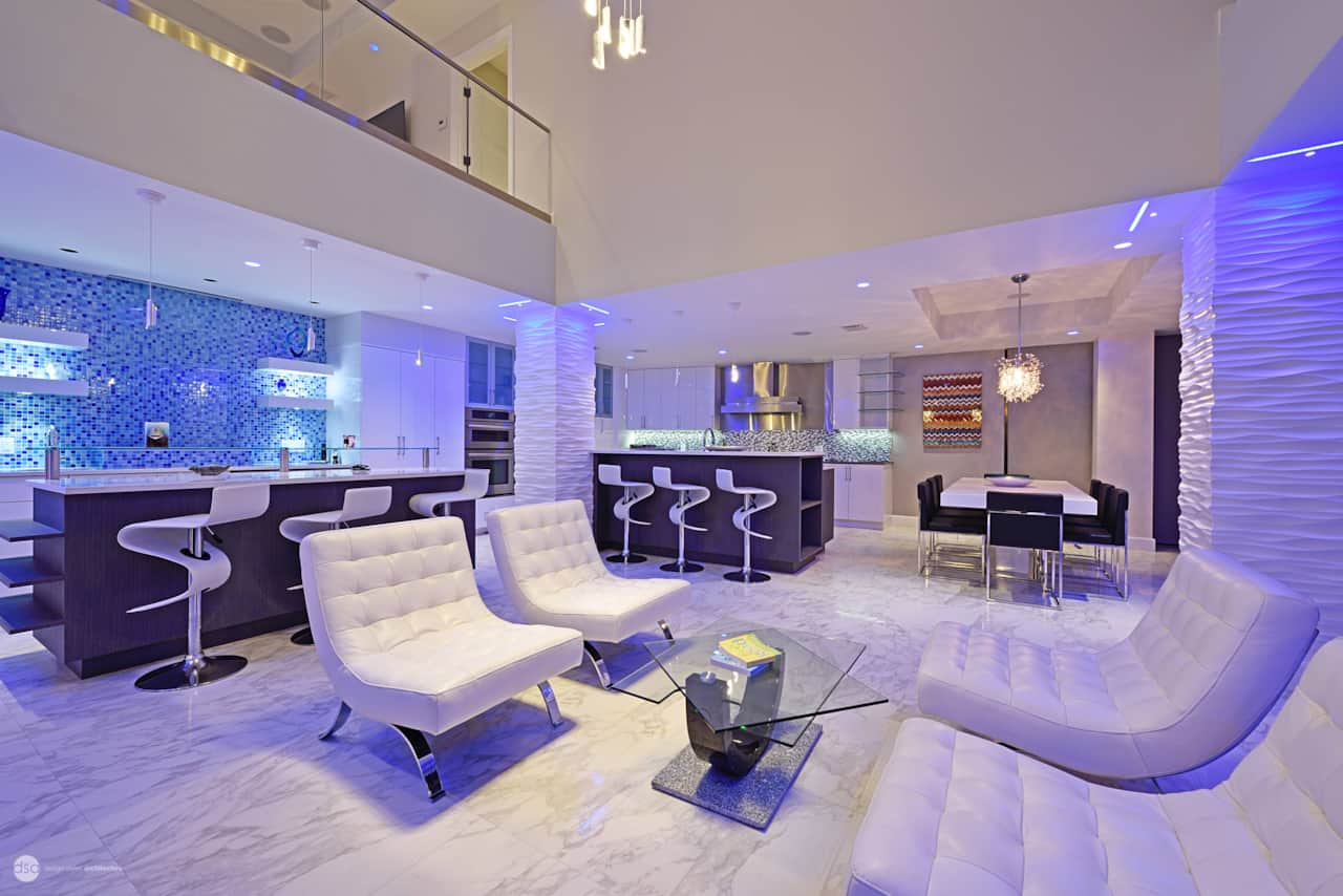 Lavish luxury. Connect with the waves of the Gulf in all imaginable ways.