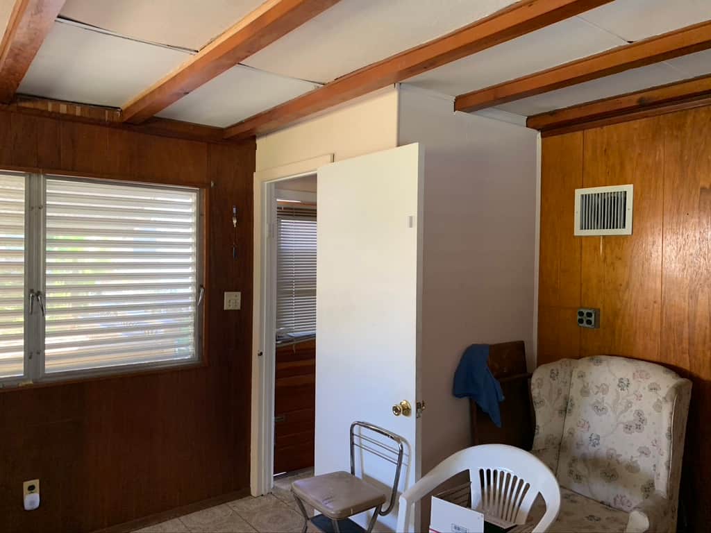 Unit 3 at Casa Citron before renovation, showing an unused corner with an air-conditioning diffuser connected to the main house system, highlighting poor space planning and the need for reconfiguration.