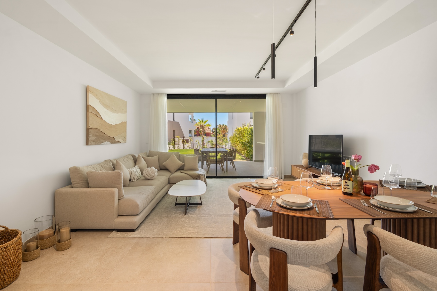 RDR566 - Modern 3 Bedroom Apartment in Nineteen41