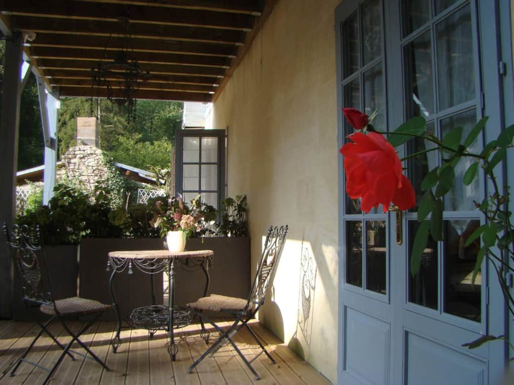 Terrasse privée en pleine forêt domaniale de compiègne Terrasse privée en pleine forêt domaniale de compiègne