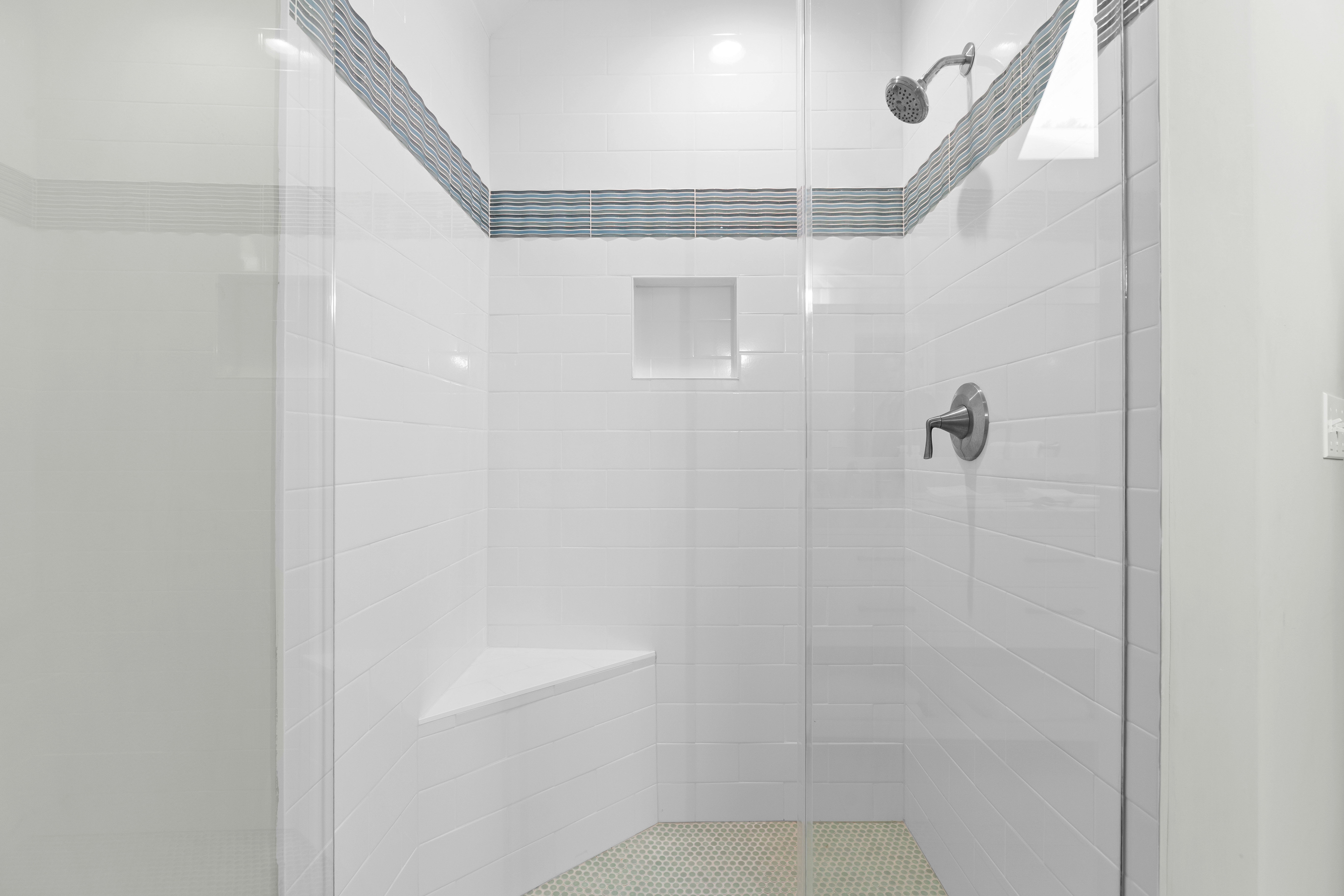King Bathroom (second floor) ensuite