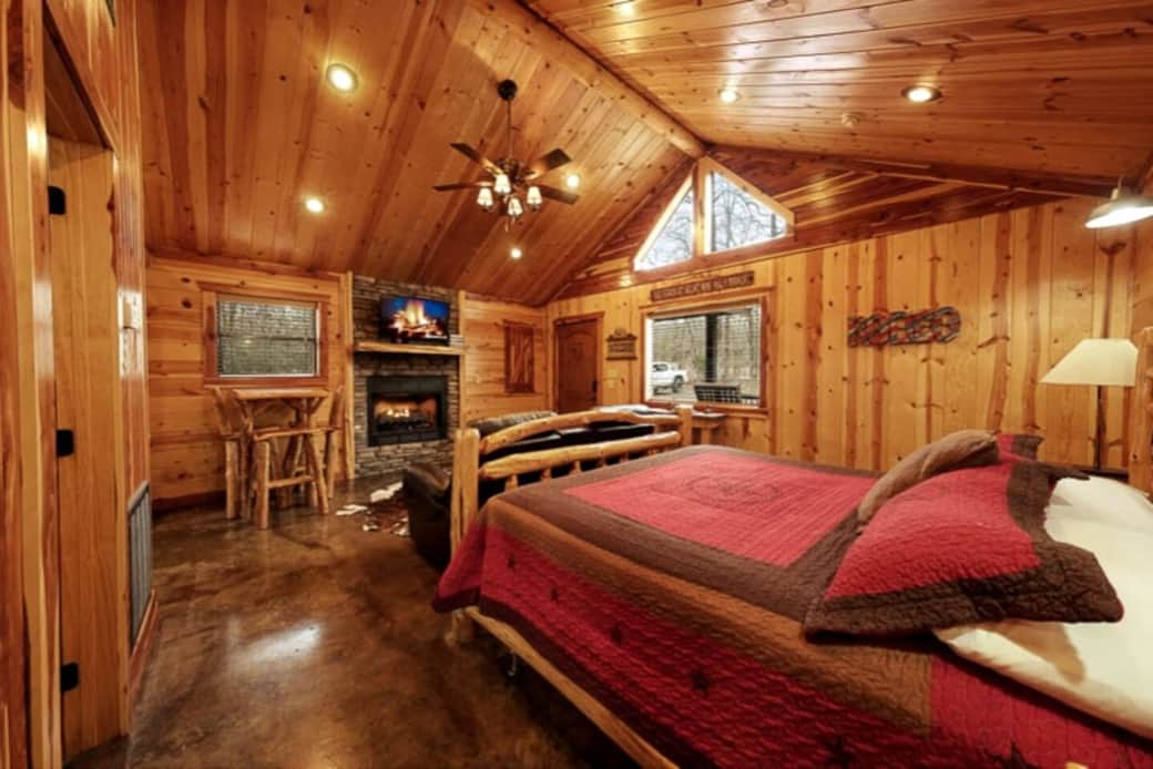 Lucky Log is a 1 bedroom studio