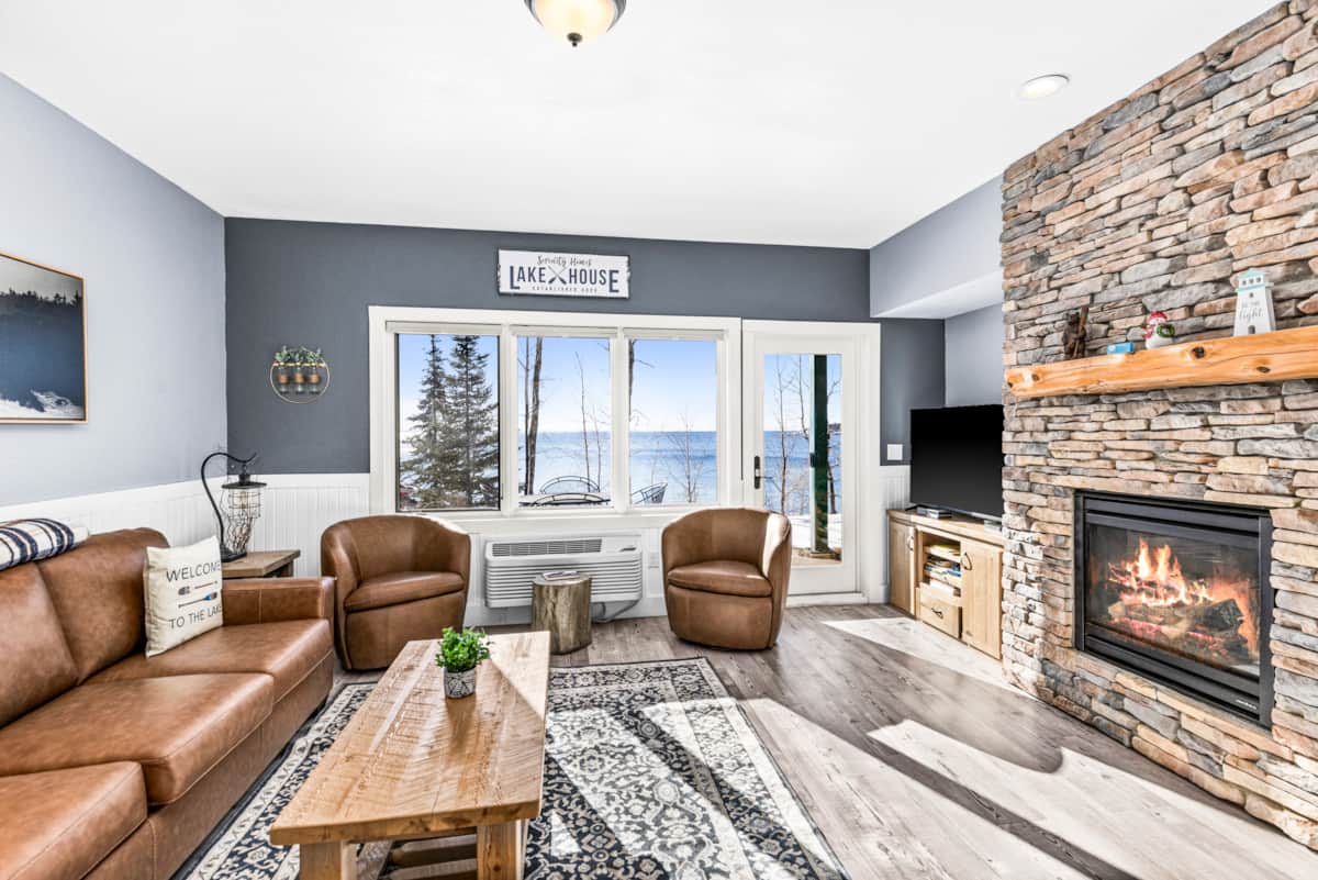 Whispering Pines Lake Views | 1BR King Suite - Apartment in Two Harbors