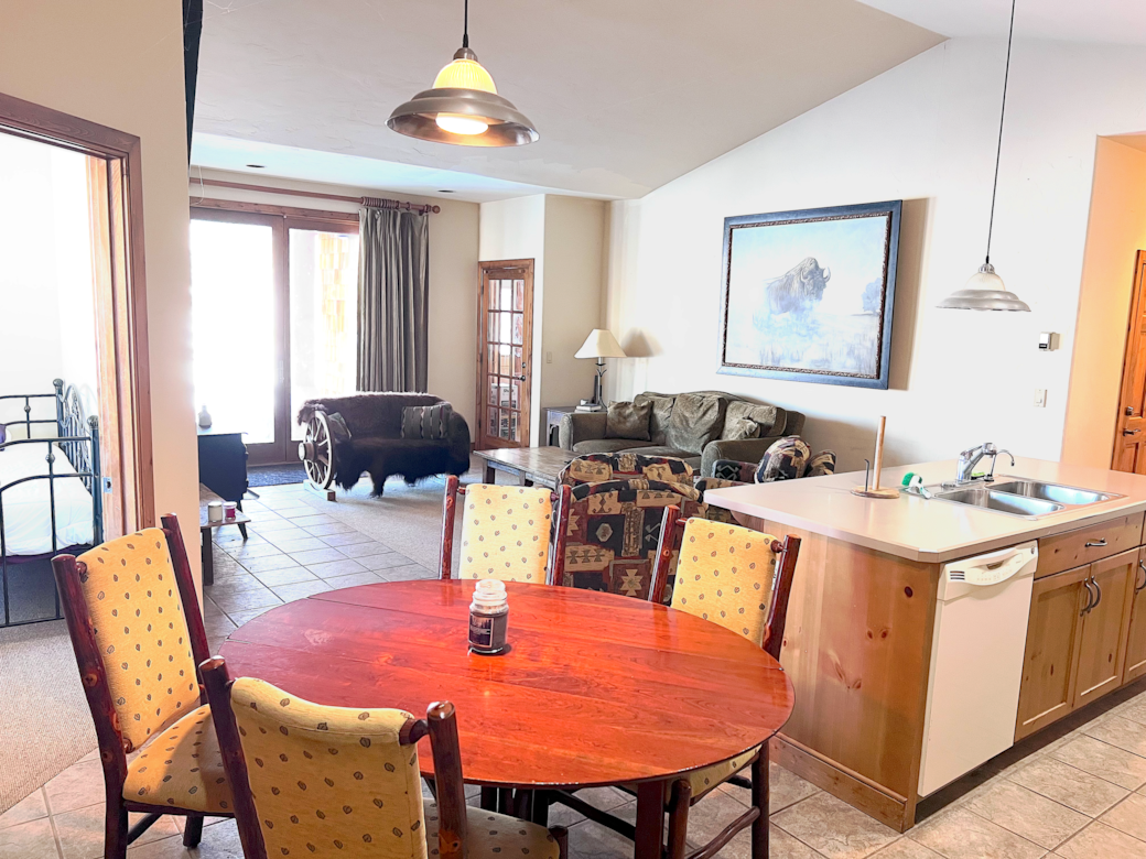 Bunkhouse Dining 1