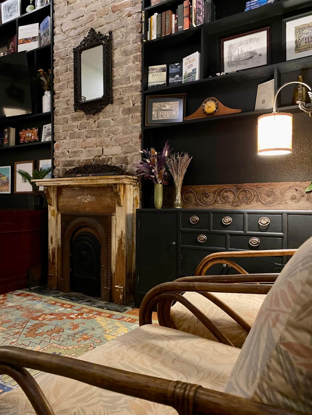 Our beautifully updated & renovated living room. Includes large smart TV & desk Our beautifully updated & renovated living room. Includes large smart TV & desk