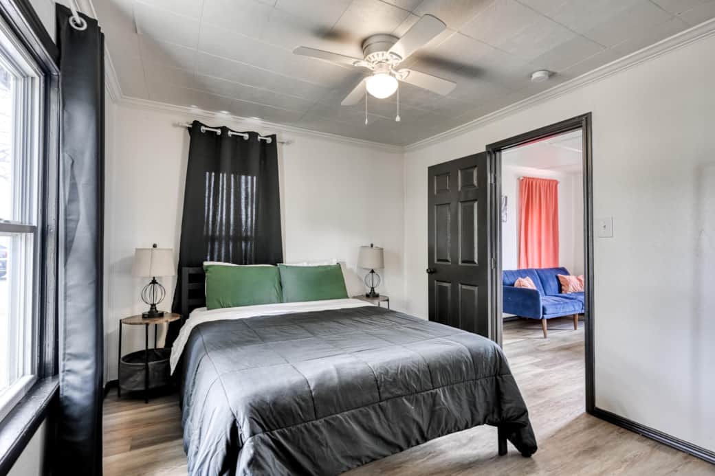Queen Luxury Bed with Puffy mattress Queen Luxury Bed with Puffy mattress