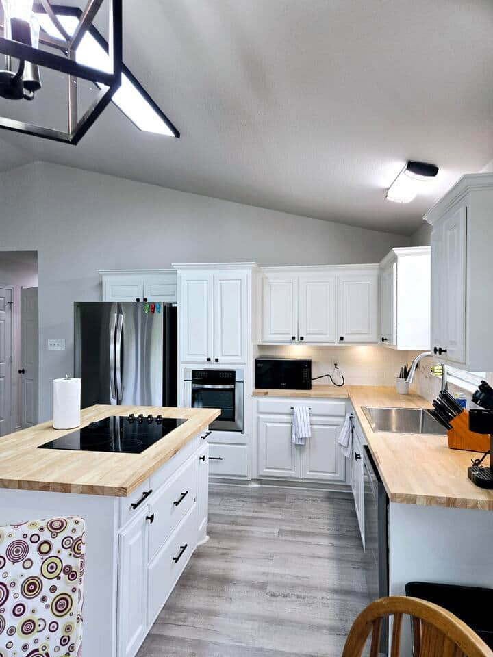 Full kitchen Full kitchen
