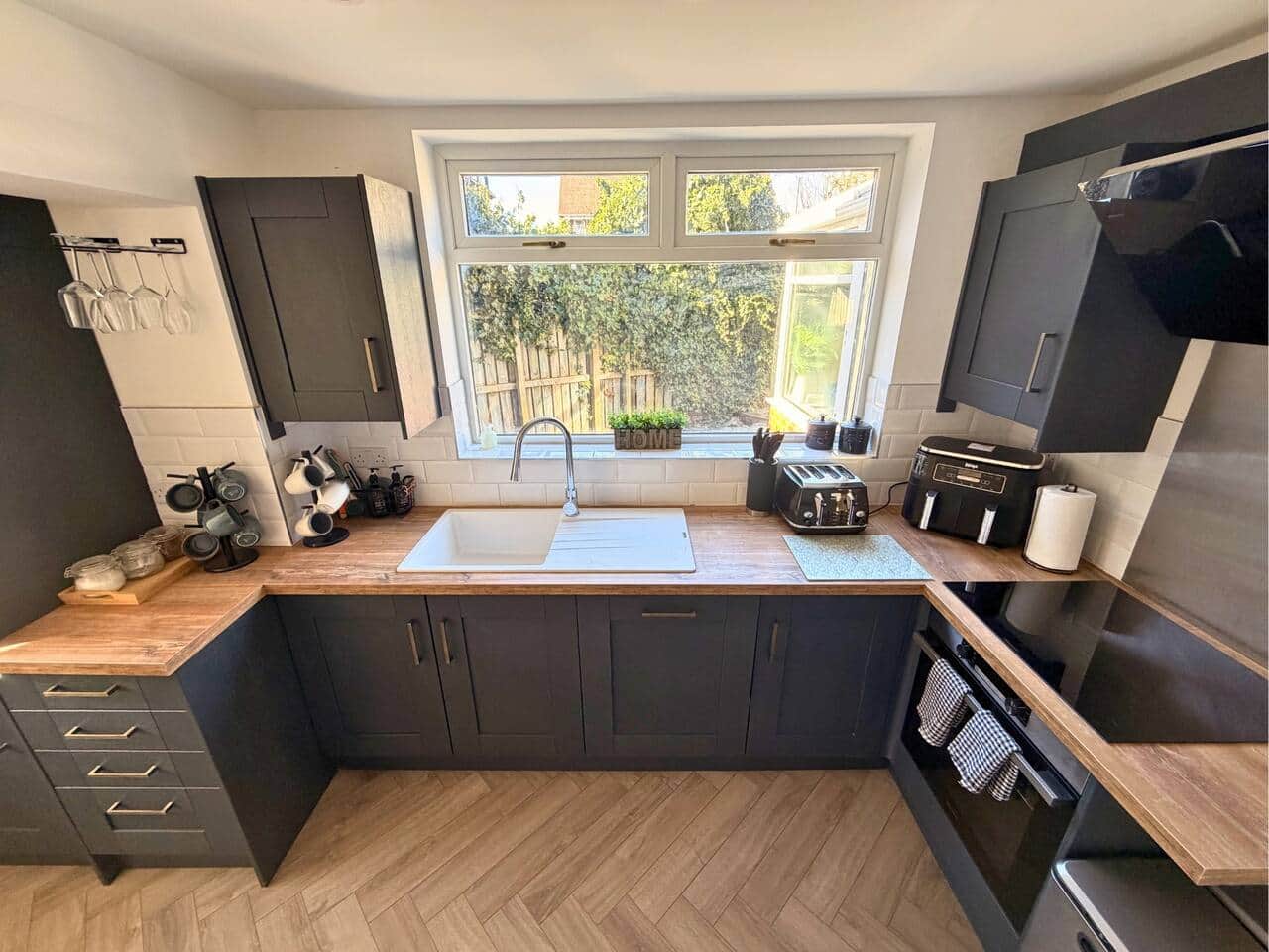 Full equipped Kitchen with air fryer, oven, hob, kettle, toaster,  etc
