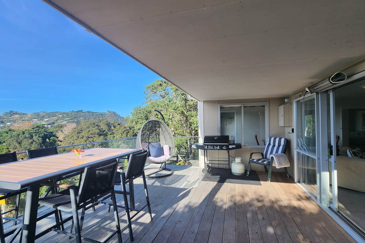 Outdoor Dining with gas BBQ