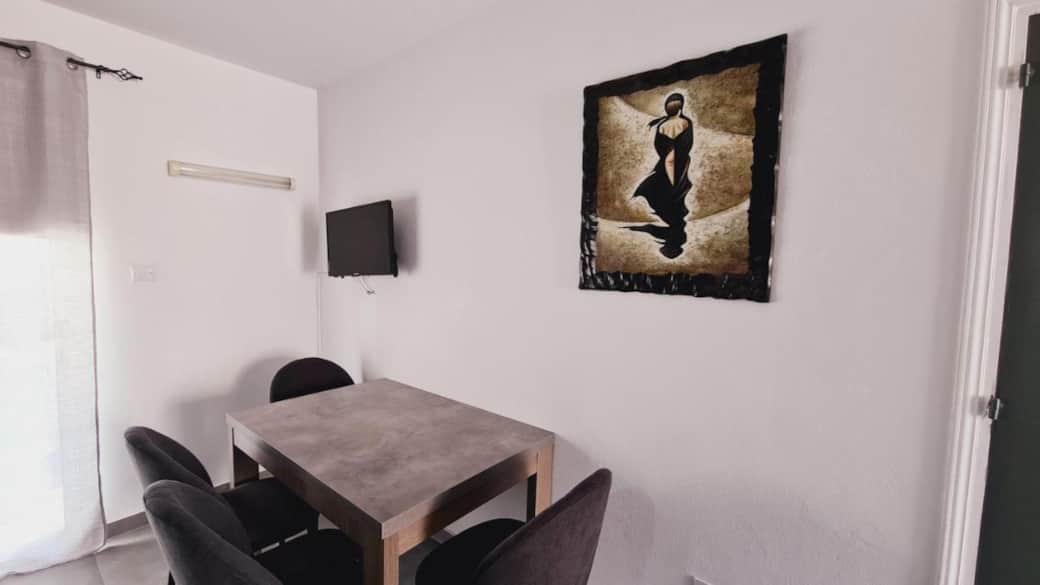 Tv - Dinning table