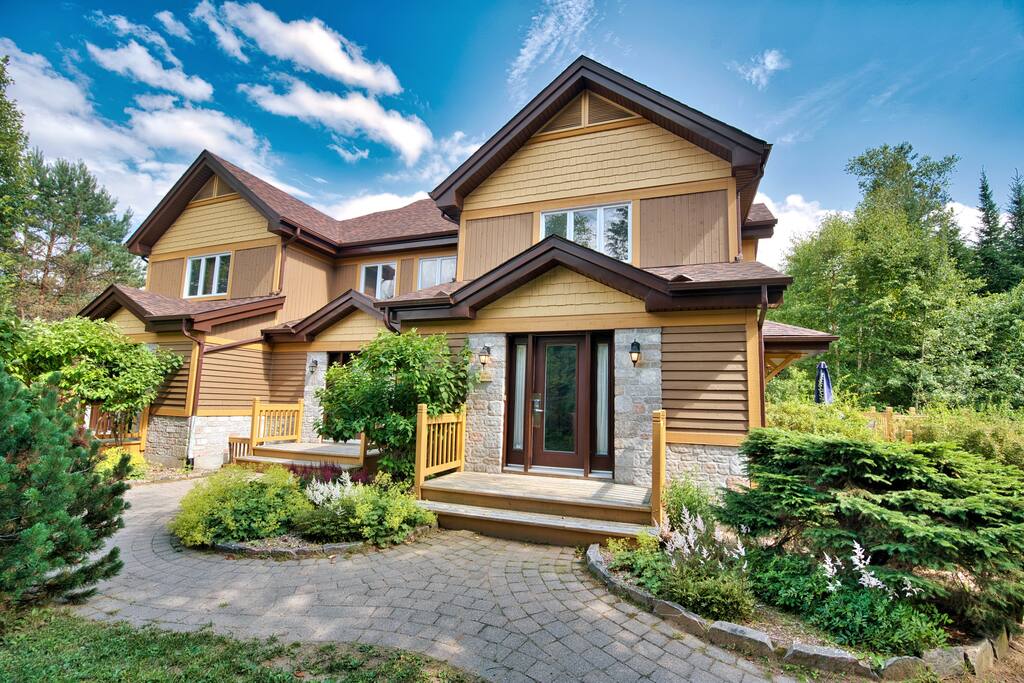 High-end ski cottage Mont-Tremblant near slopes and outdoor activities