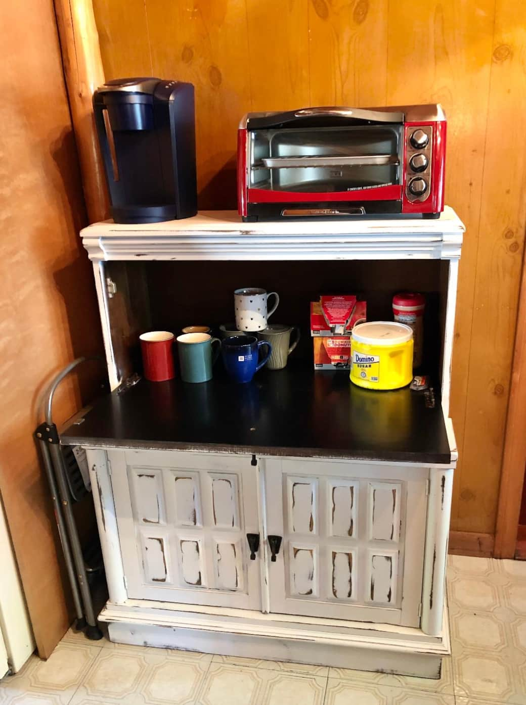 Coffee Station with Mugs, K-Cups, Creamer